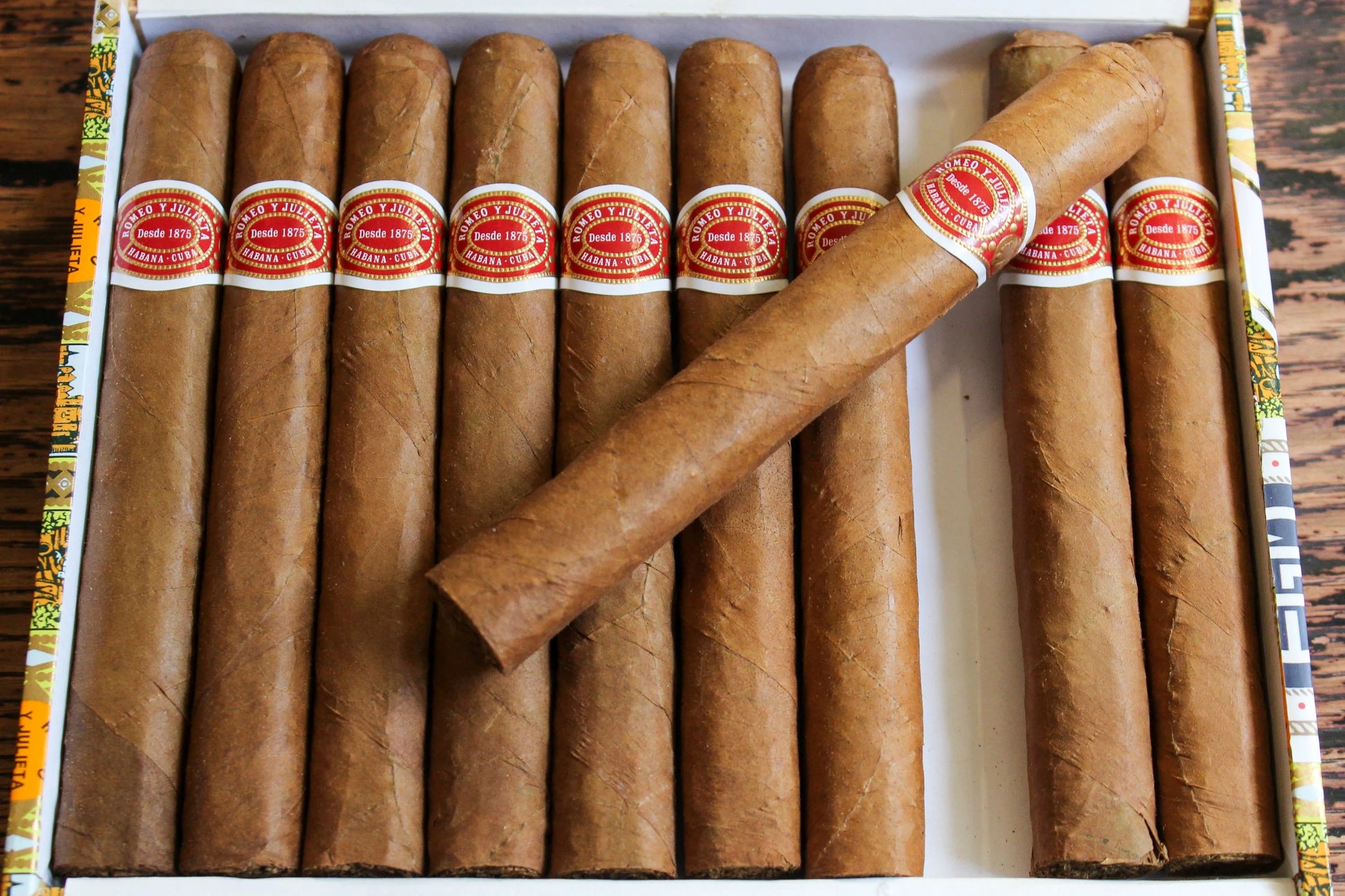 Romeo y Julieta Mille Fleurs Cigar-The Wee Smoke Shop
